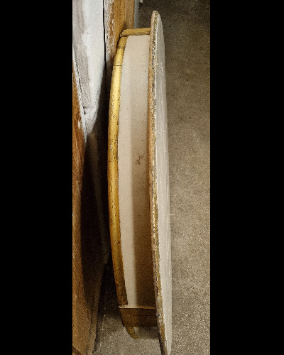 Gammelt rundt spisebord